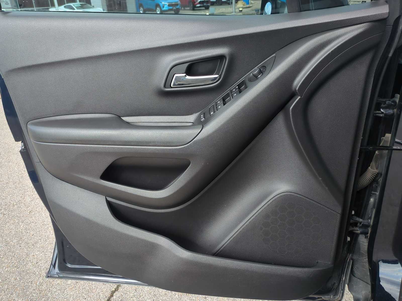 Thumbnail: 2021 Chevrolet Trax - 20