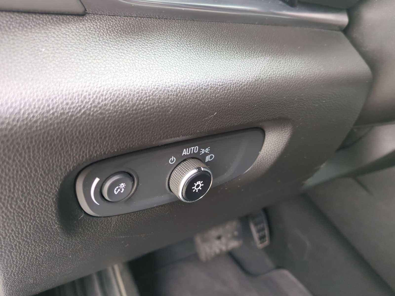 Thumbnail: 2021 Chevrolet Traverse - 35