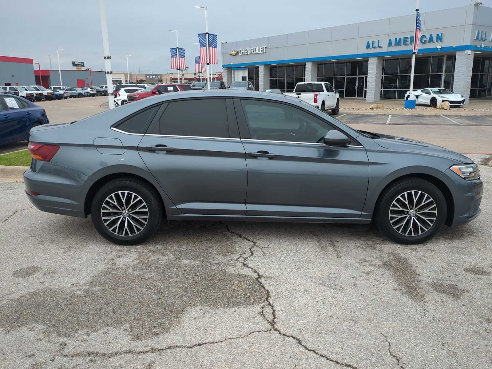 Thumbnail: 2019 Volkswagen Jetta - 9