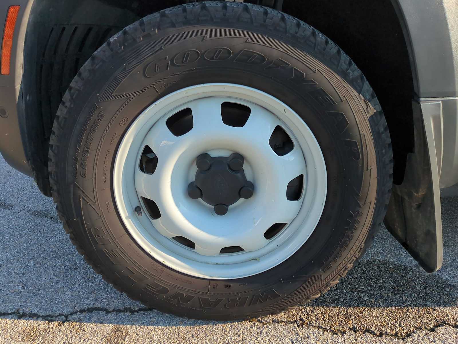 Thumbnail: 2023 Land Rover Defender - 34