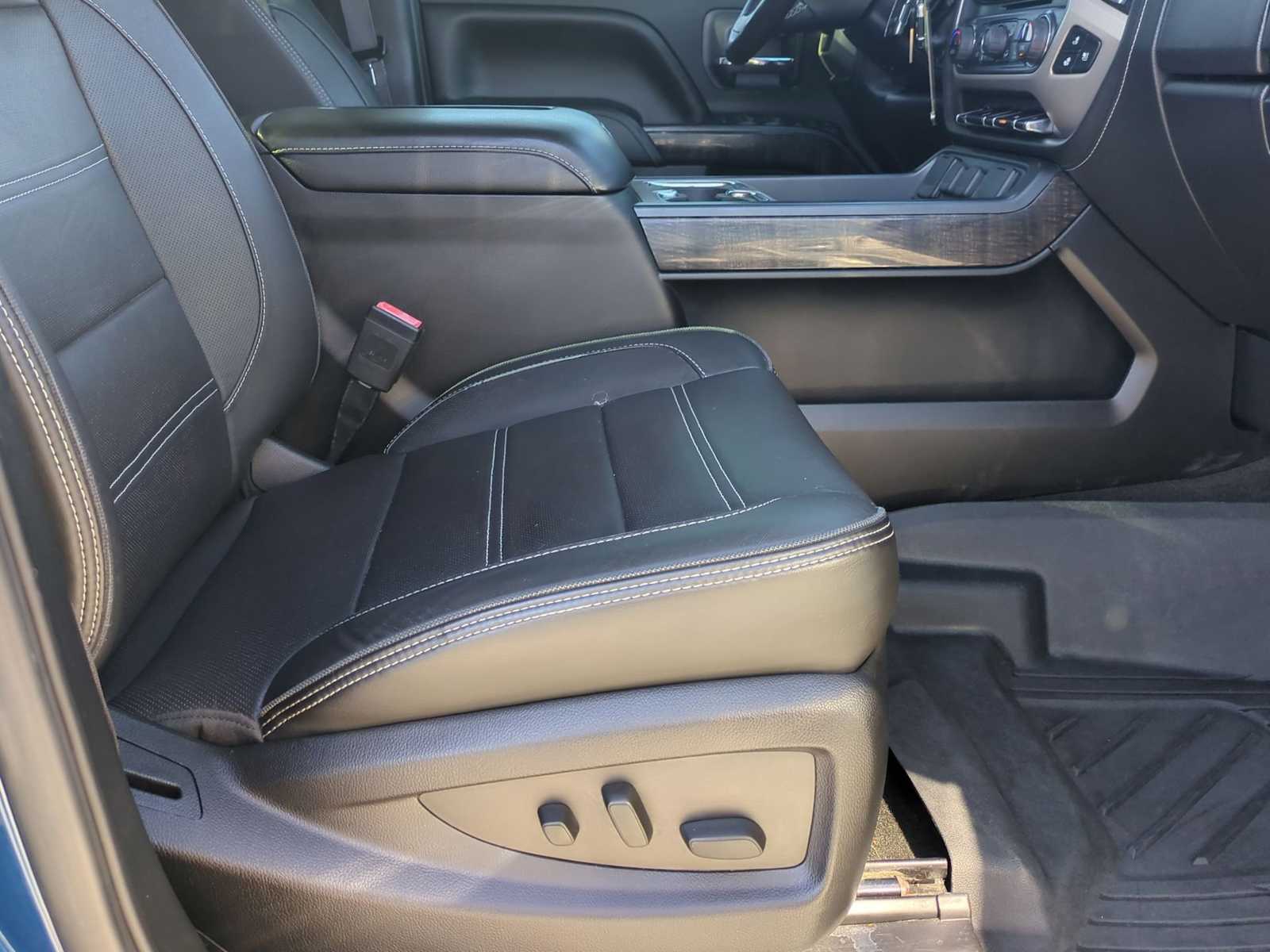 Thumbnail: 2016 GMC Sierra 2500 - 27