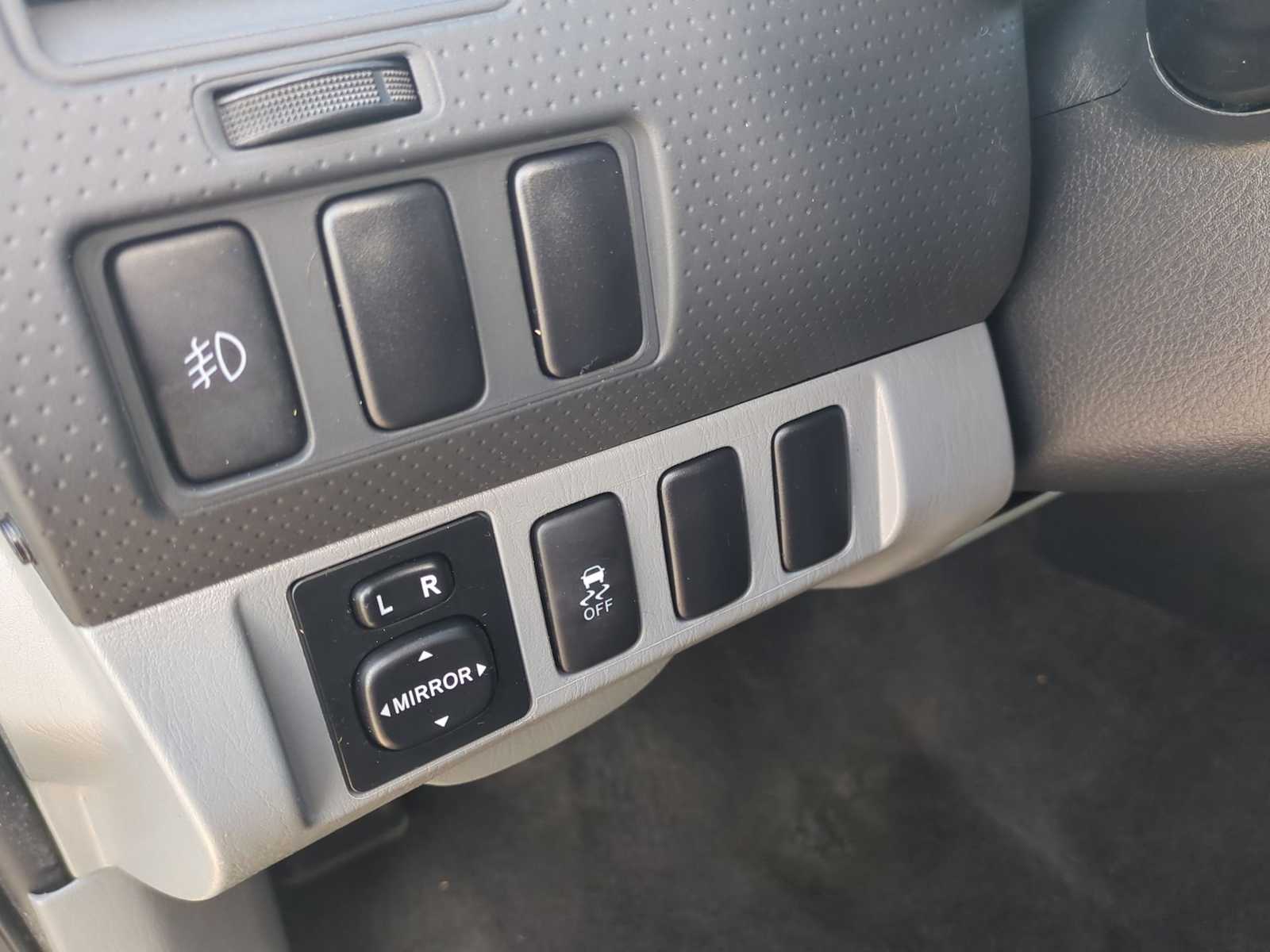 Thumbnail: 2014 Toyota Tacoma - 32