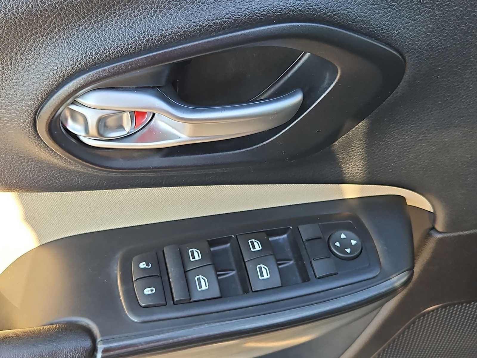 Thumbnail: 2016 Jeep Cherokee - 20