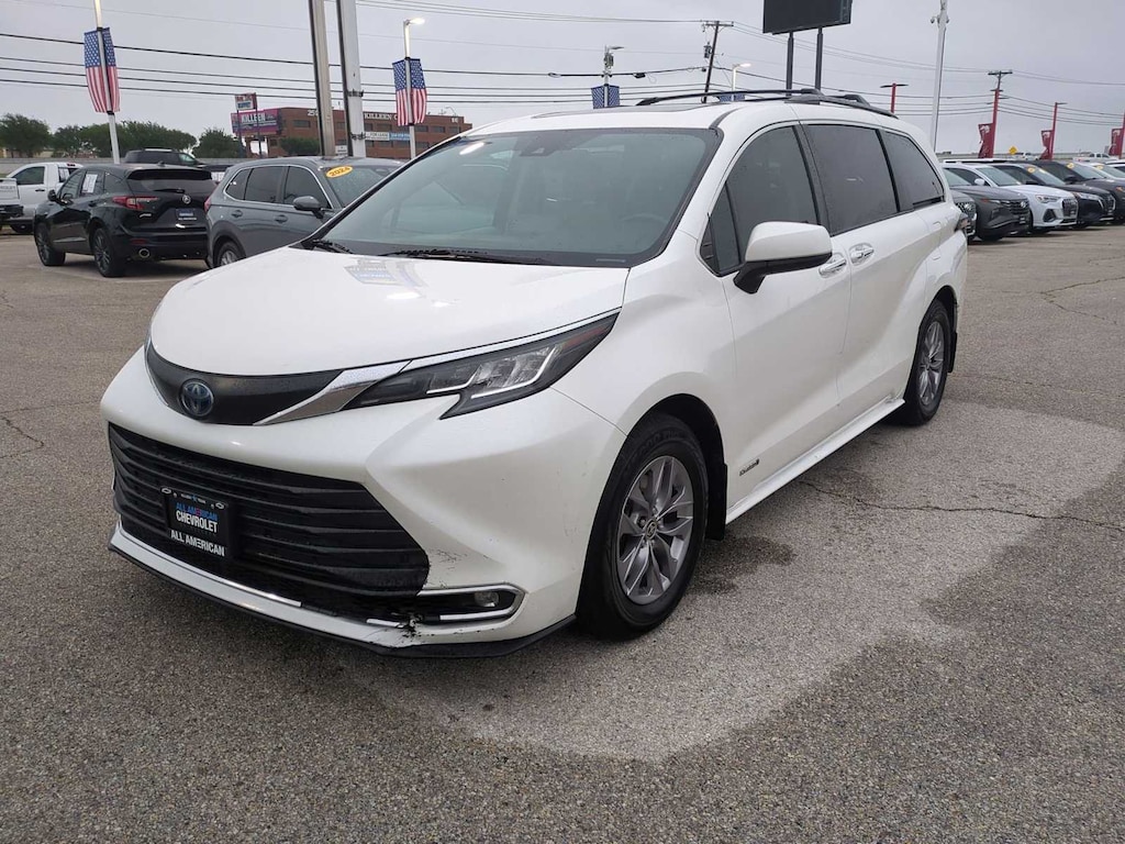 Used 2021 Toyota Sienna XLE