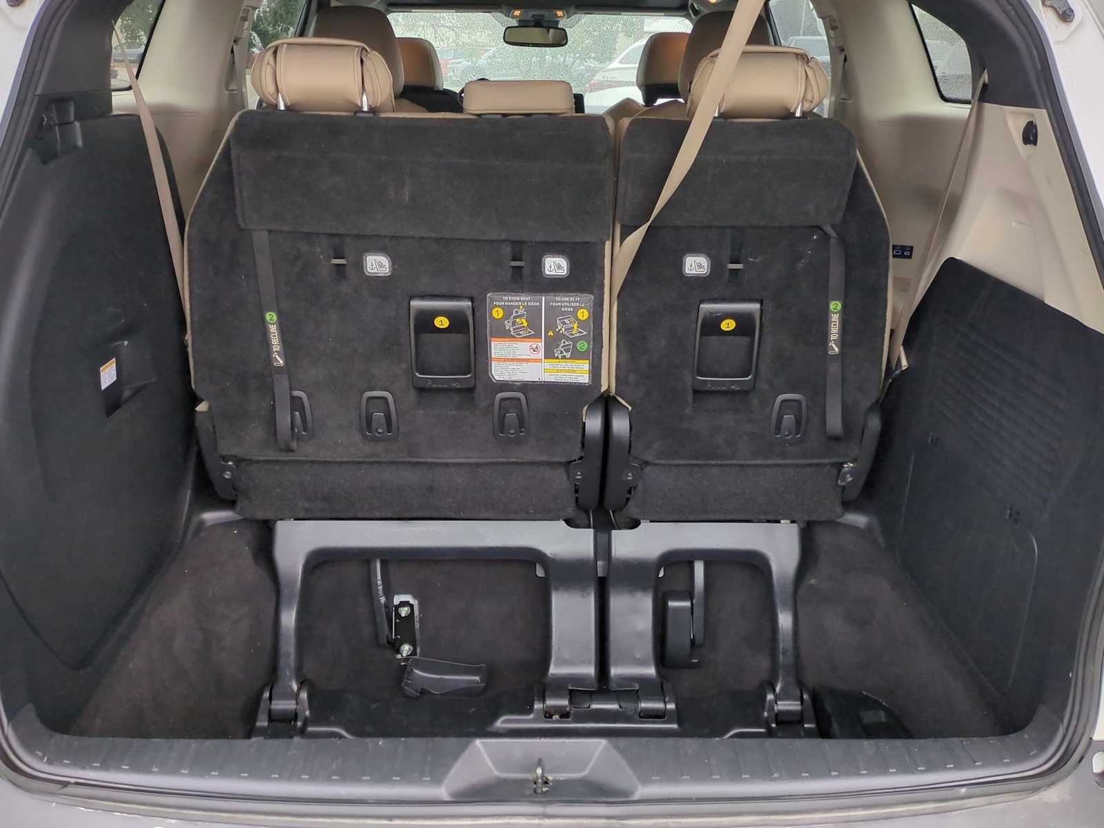 Thumbnail: 2021 Toyota Sienna - 25