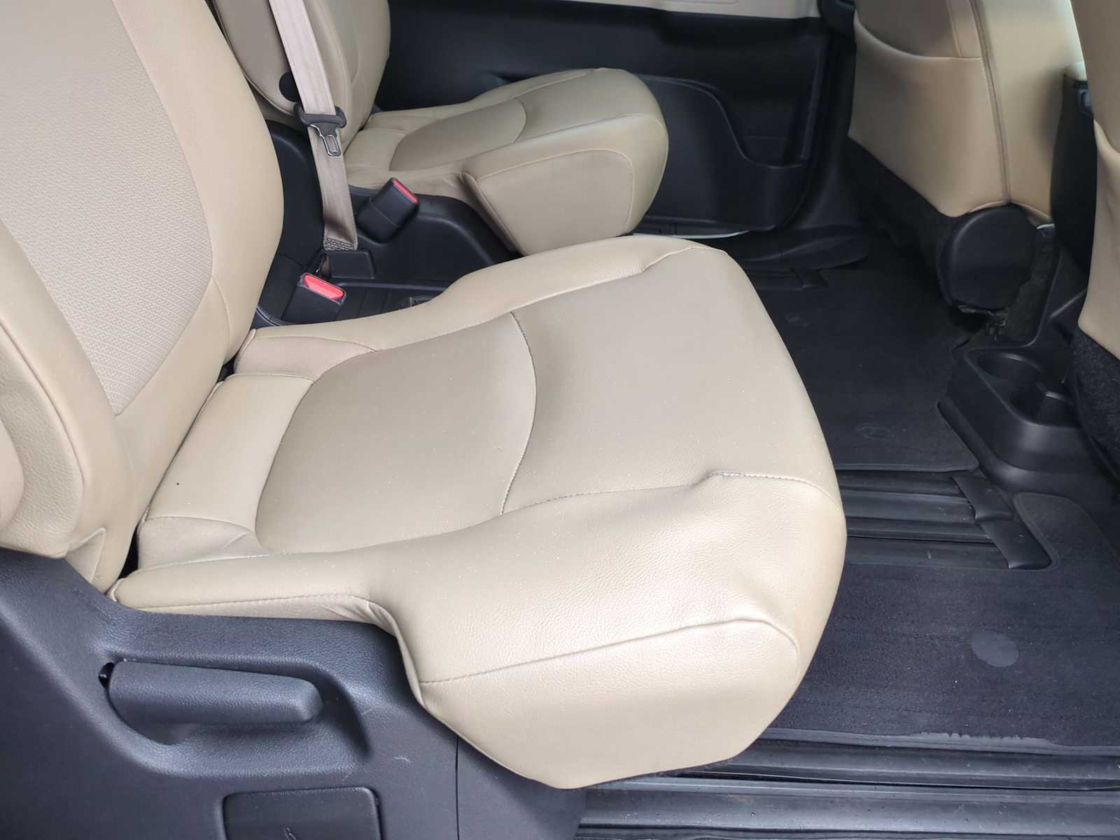 Thumbnail: 2021 Toyota Sienna - 26