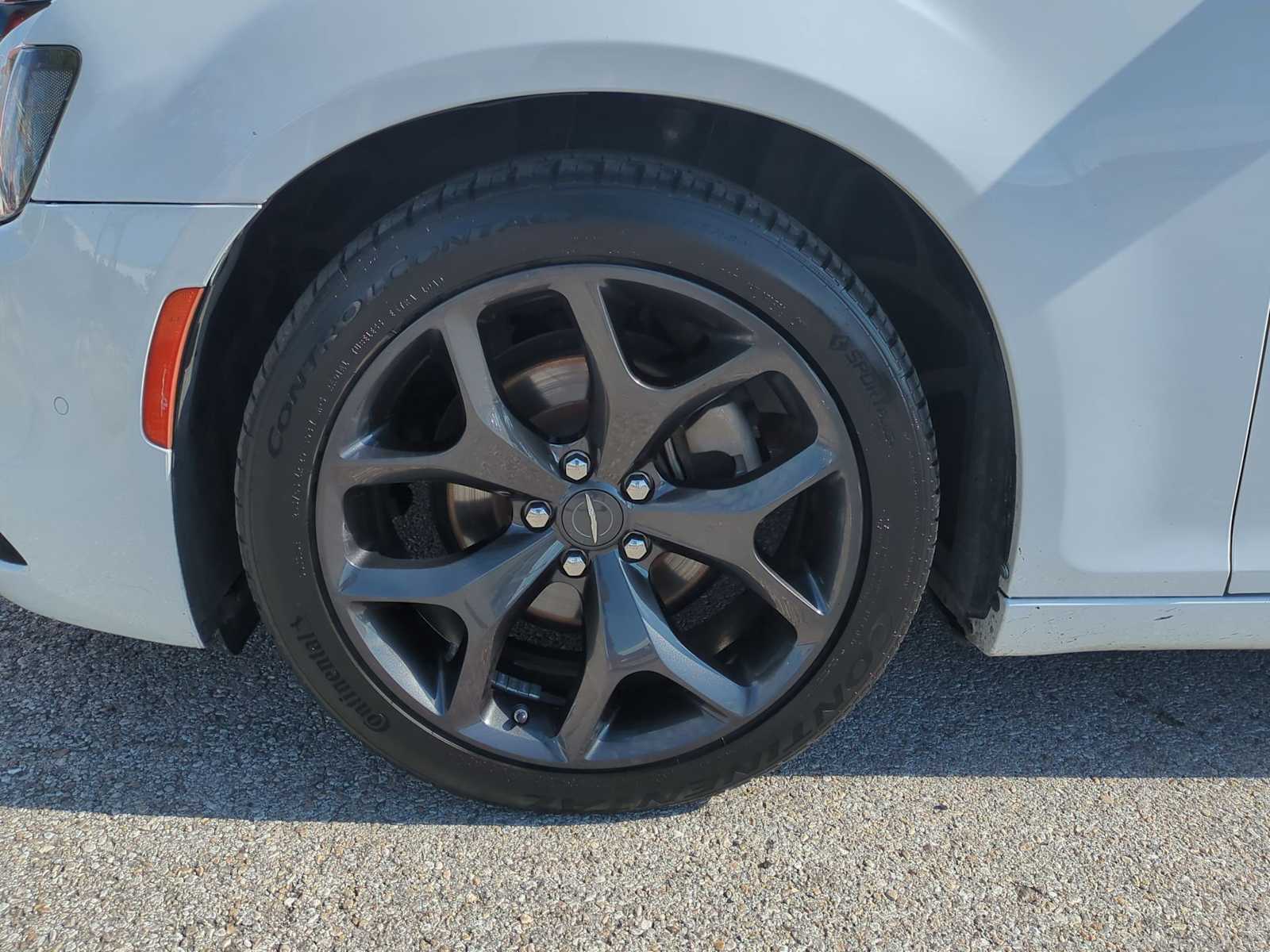 Thumbnail: 2022 Chrysler 300 - 34