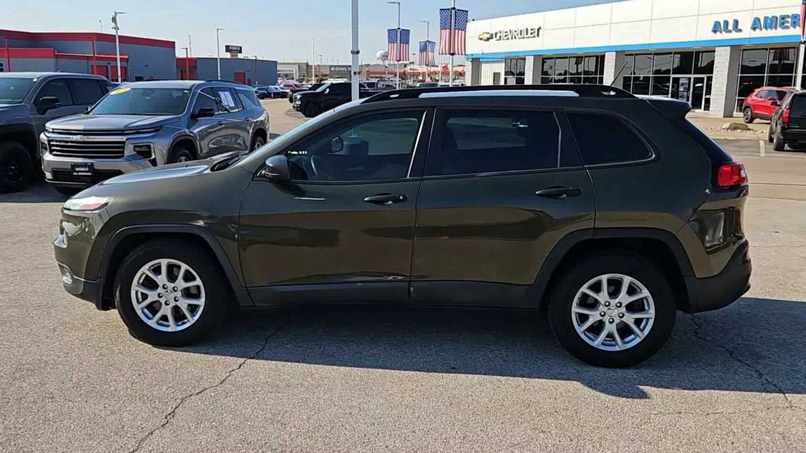 Thumbnail: 2016 Jeep Cherokee - 5