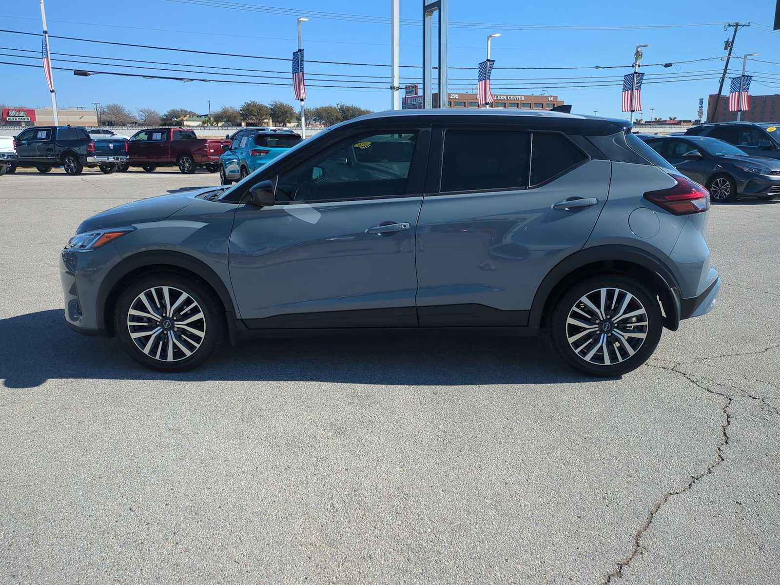 Thumbnail: 2022 Nissan Kicks - 5