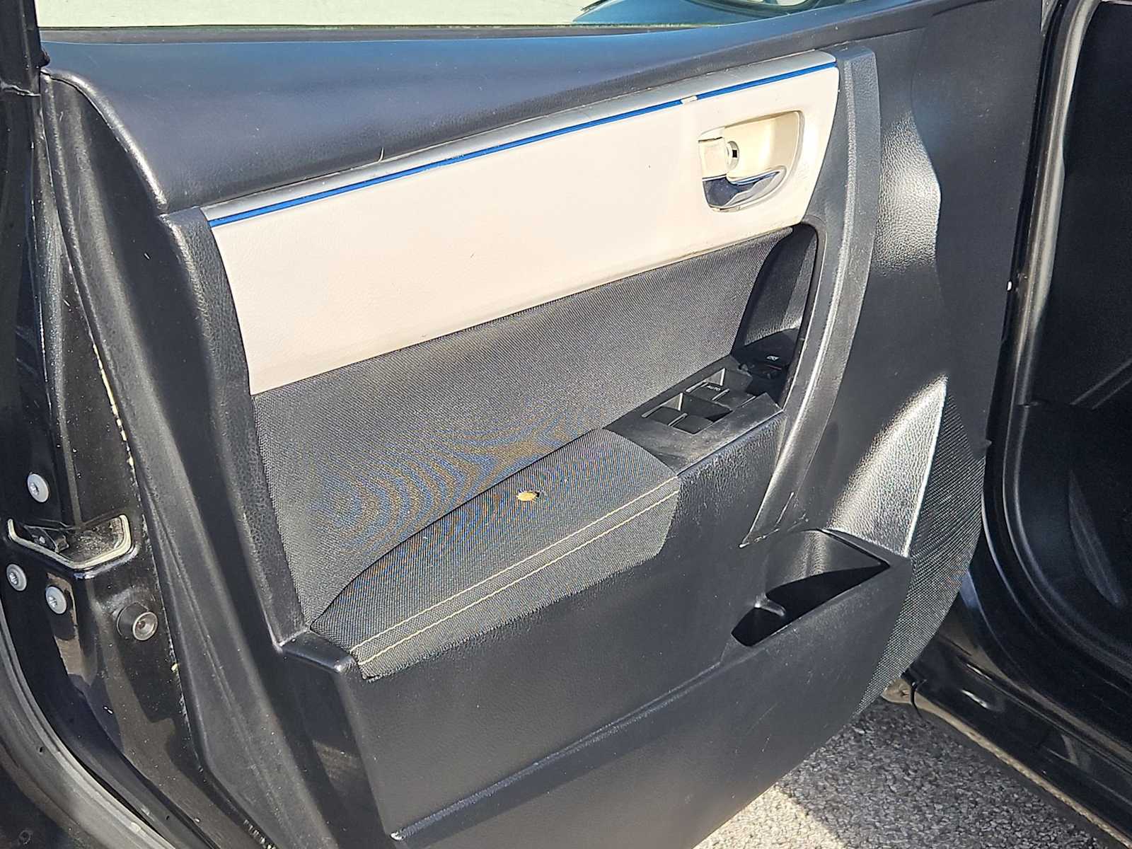 Thumbnail: 2015 Toyota Corolla - 20