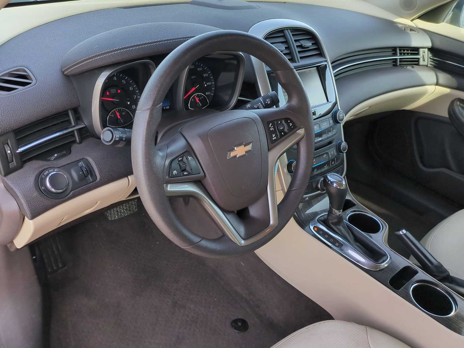 Thumbnail: 2015 Chevrolet Malibu - 10