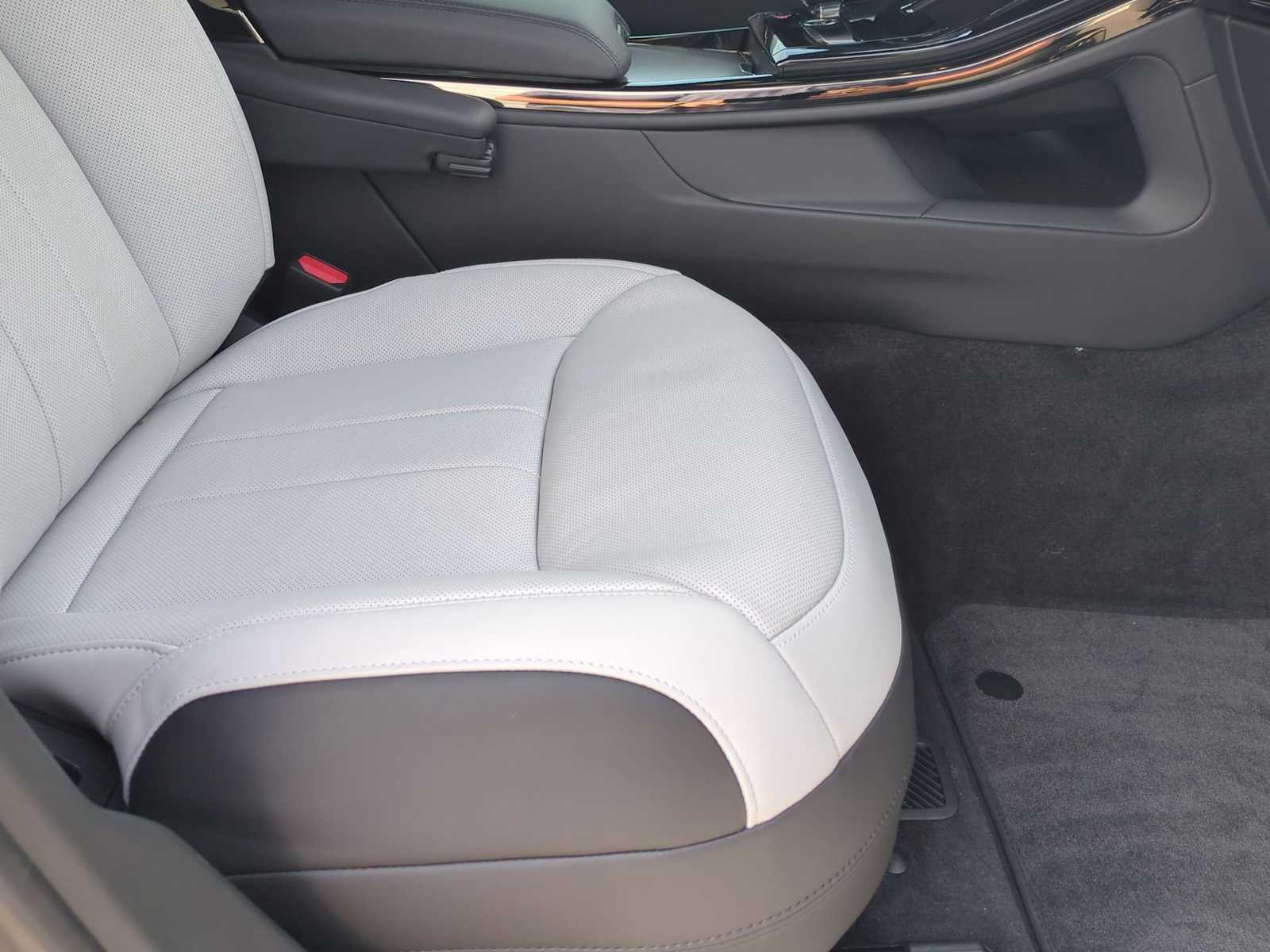 Thumbnail: 2025 Land Rover Range Rover Sport - 28