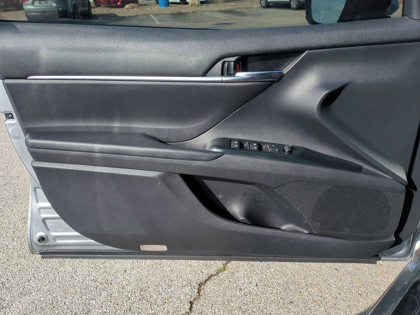 Thumbnail: 2019 Toyota Camry - 19