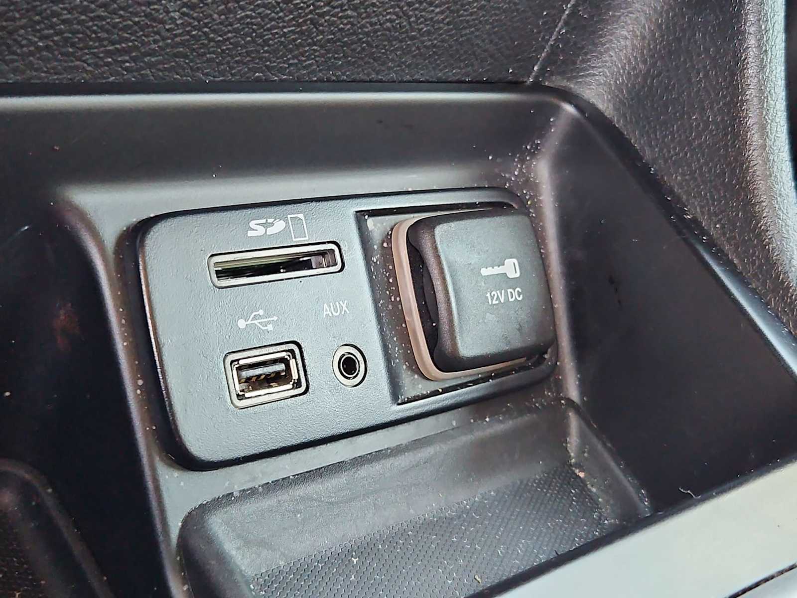 Thumbnail: 2016 Jeep Cherokee - 31
