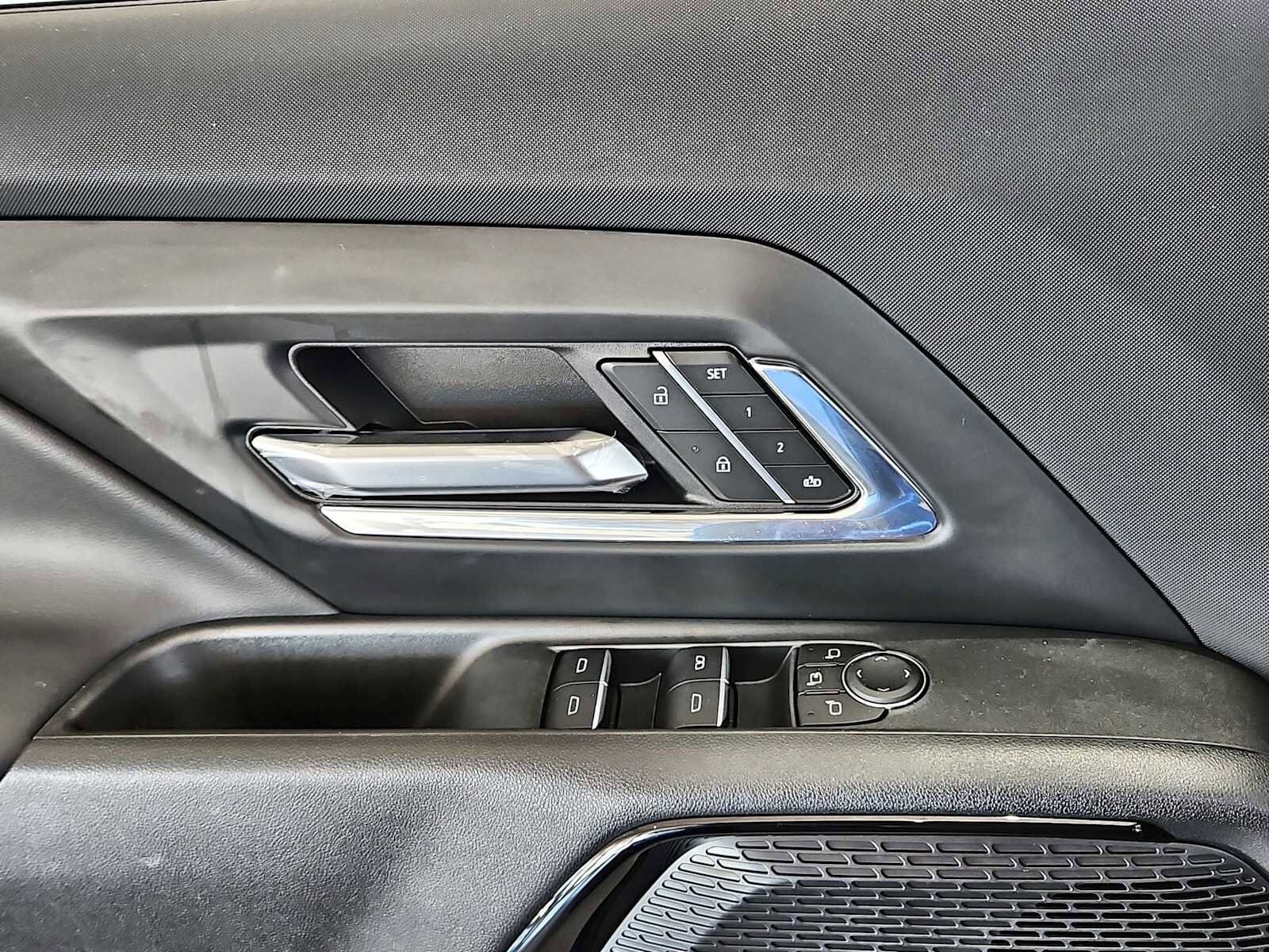 Thumbnail: 2025 Chevrolet Silverado EV - 16