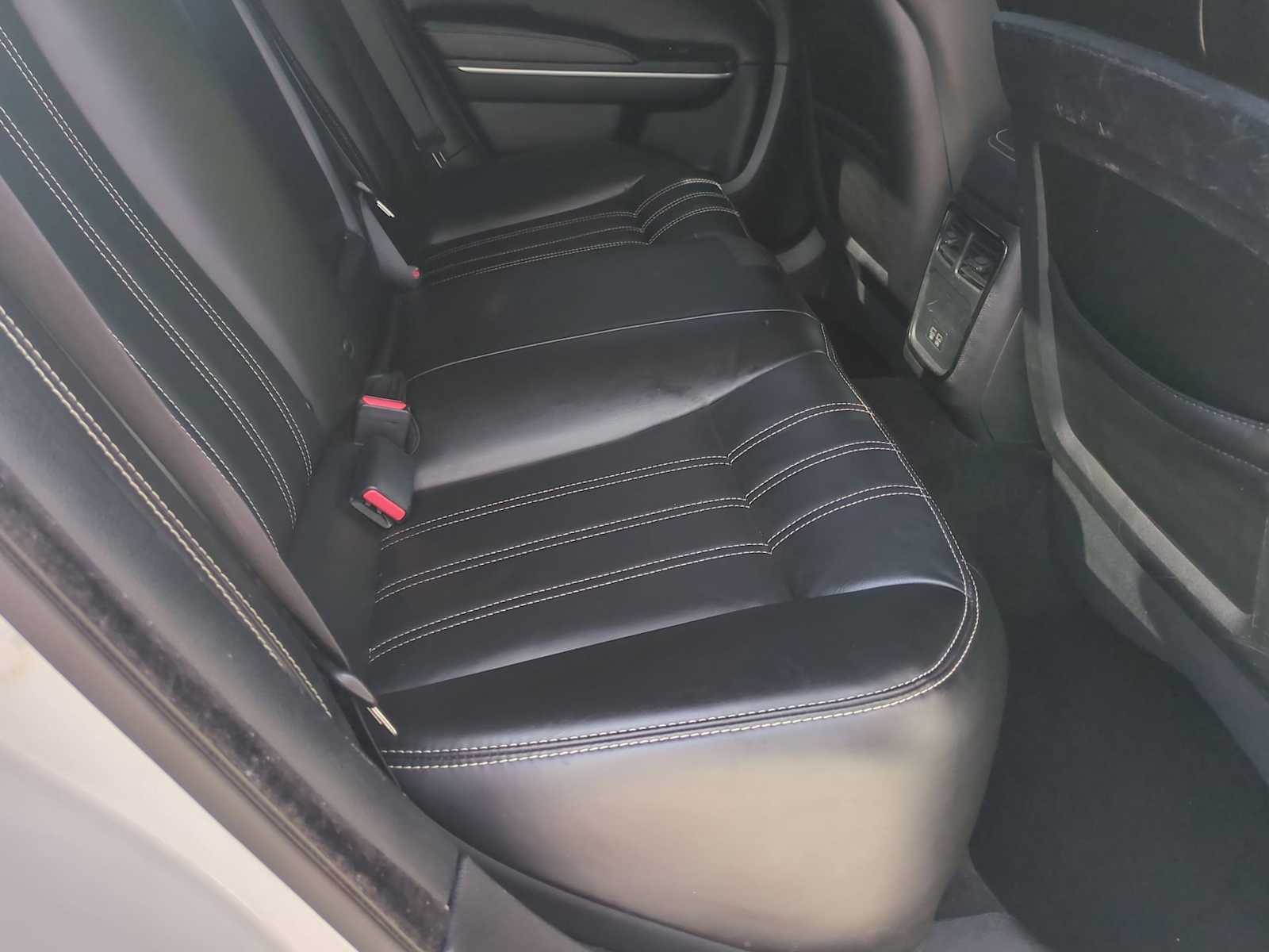 Thumbnail: 2022 Chrysler 300 - 28