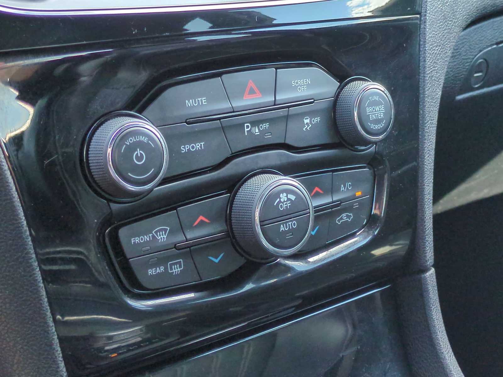 Thumbnail: 2022 Chrysler 300 - 18