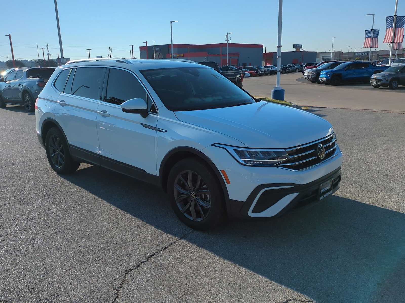 2024 Volkswagen Tiguan SE photo 2