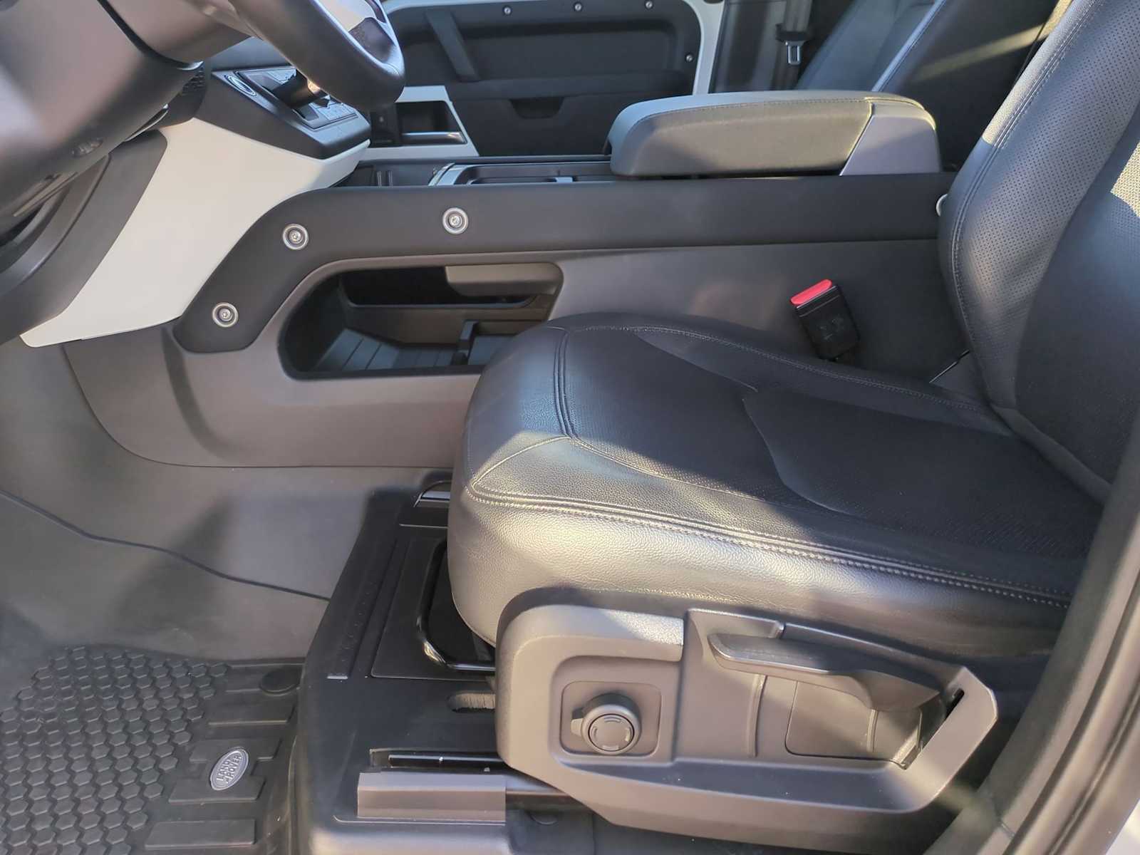 Thumbnail: 2023 Land Rover Defender - 20