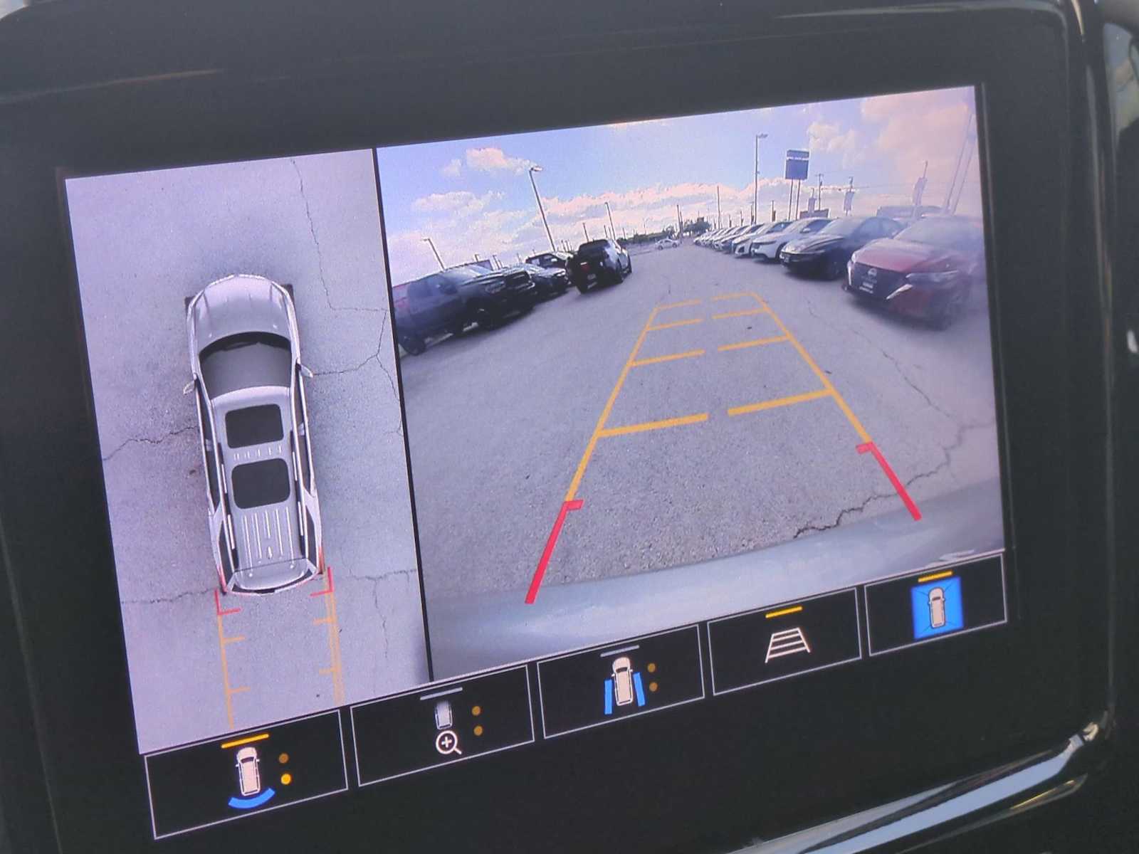 Thumbnail: 2023 Chevrolet Traverse - 15