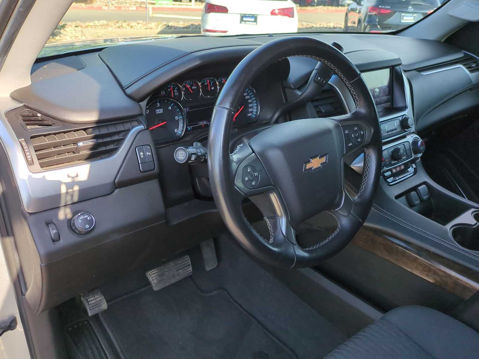 Thumbnail: 2019 Chevrolet Suburban - 10