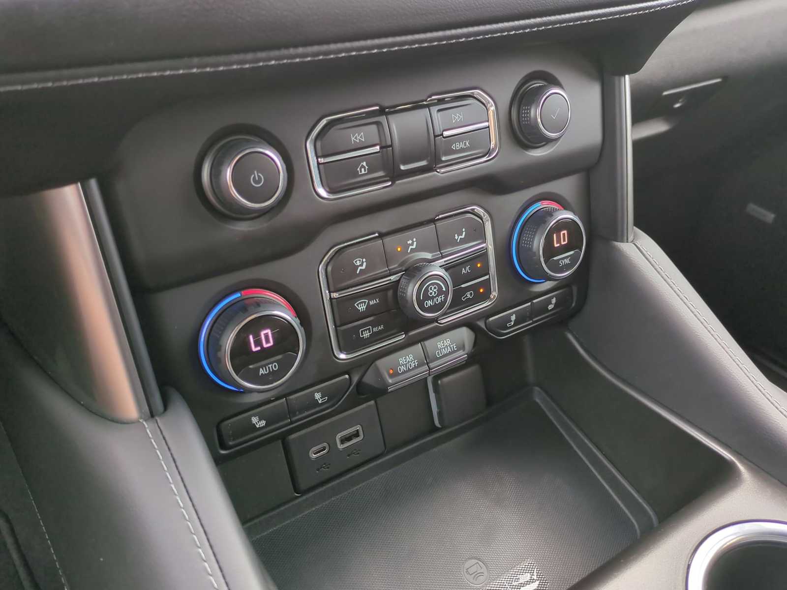 2021 Chevrolet Suburban LT 17