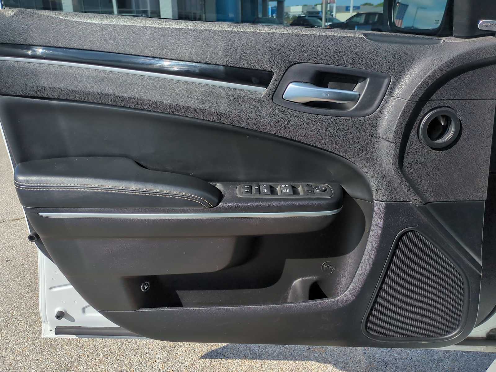 Thumbnail: 2022 Chrysler 300 - 23