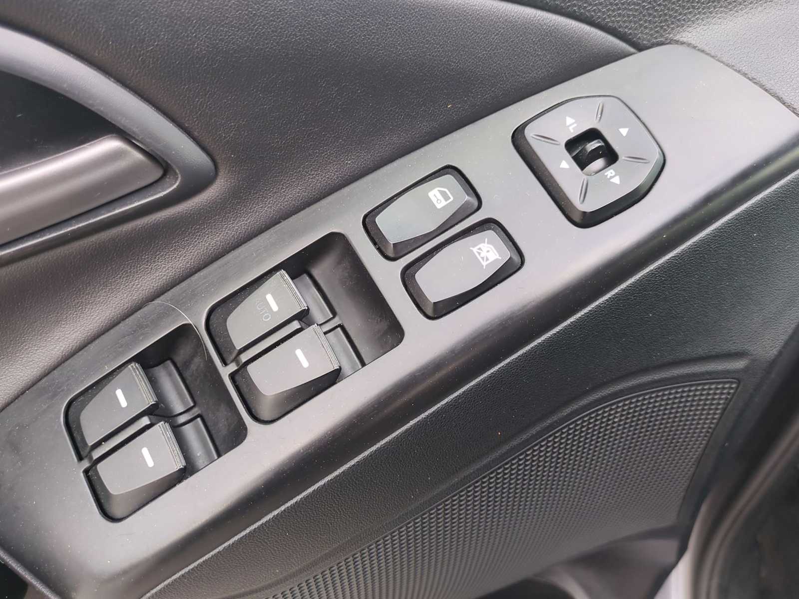 Thumbnail: 2015 Hyundai Tucson - 21