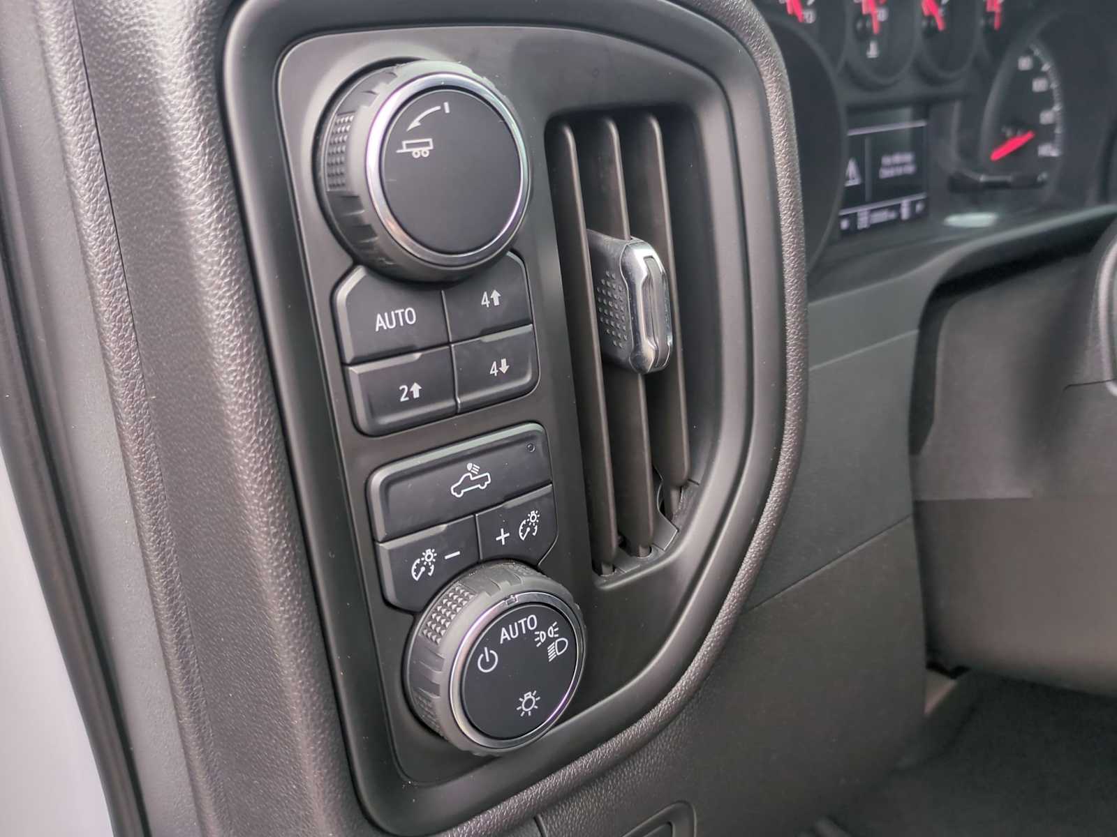 Thumbnail: 2024 Chevrolet Silverado 1500 - 34