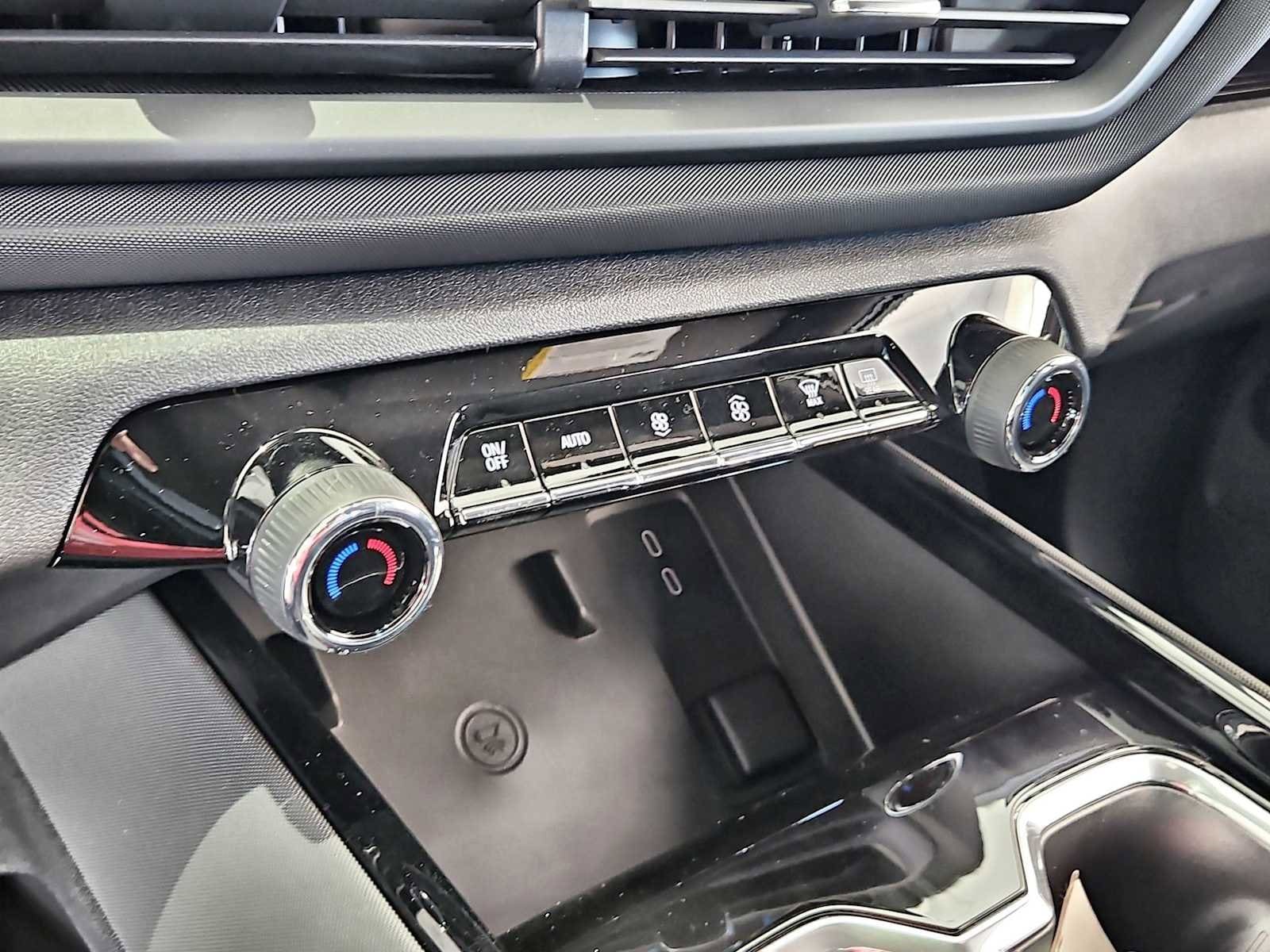 Thumbnail: 2025 Chevrolet Silverado EV - 14