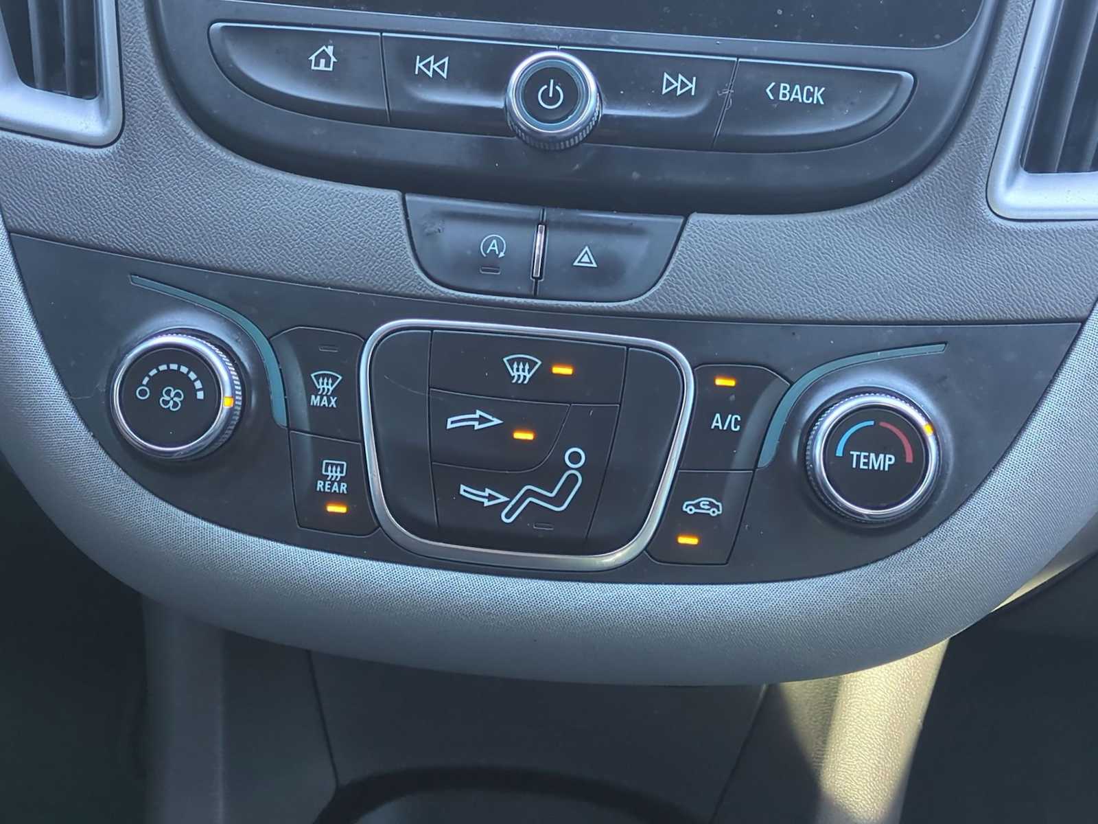 Thumbnail: 2023 Chevrolet Malibu - 18