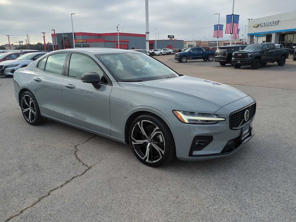 Used 2024 Volvo S60 Core Dark Theme