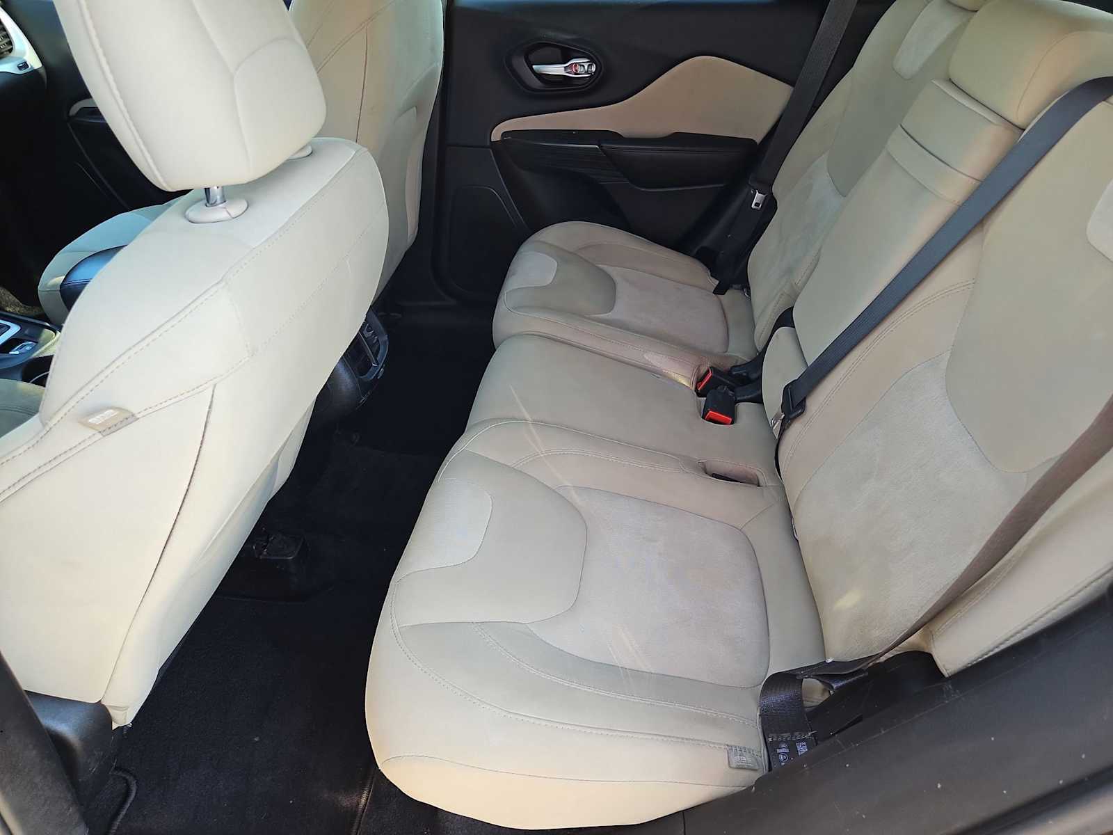 Thumbnail: 2016 Jeep Cherokee - 21