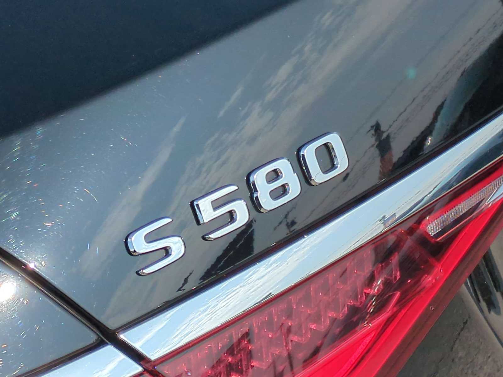 Thumbnail: 2021 Mercedes-Benz S-Class - 32