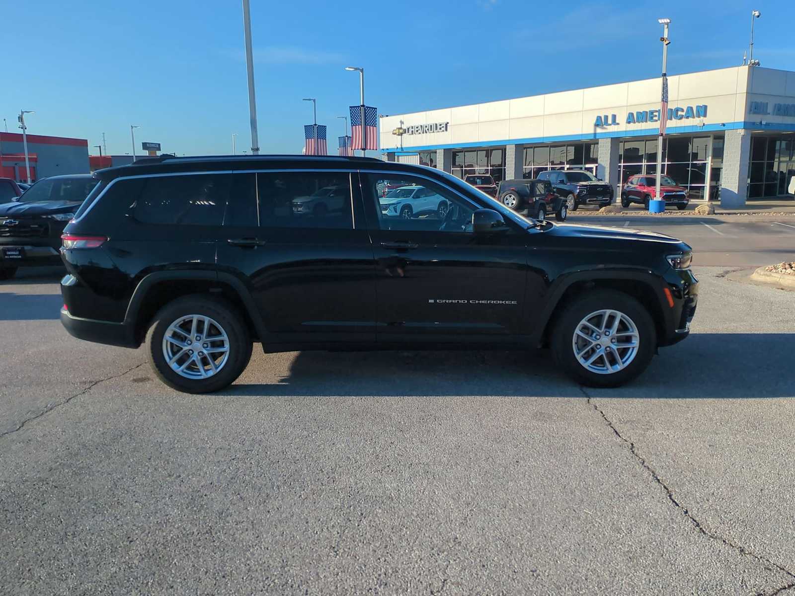 Thumbnail: 2023 Jeep Grand Cherokee L - 9