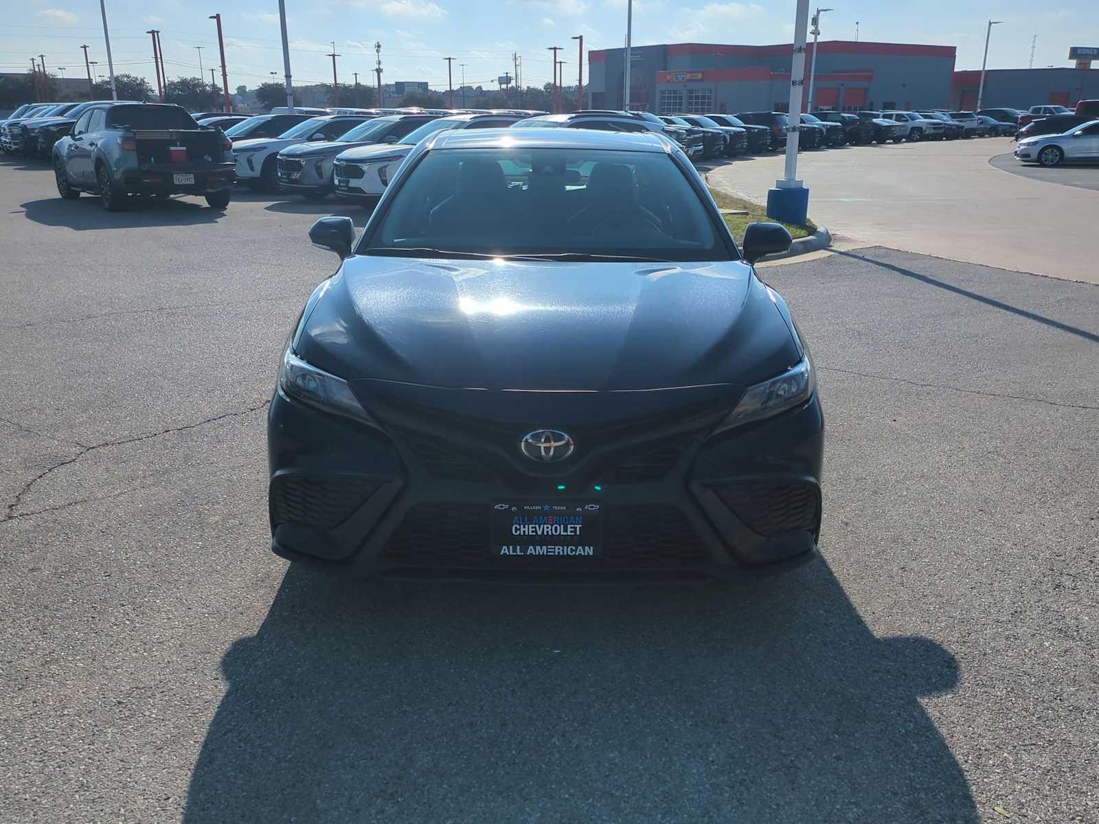 2022 Toyota Camry SE photo 3
