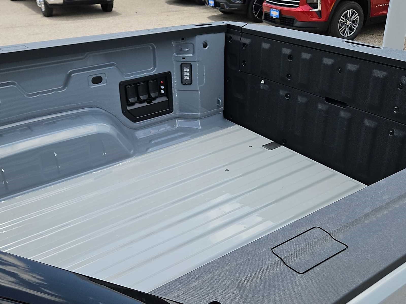 Thumbnail: 2025 Chevrolet Silverado EV - 19