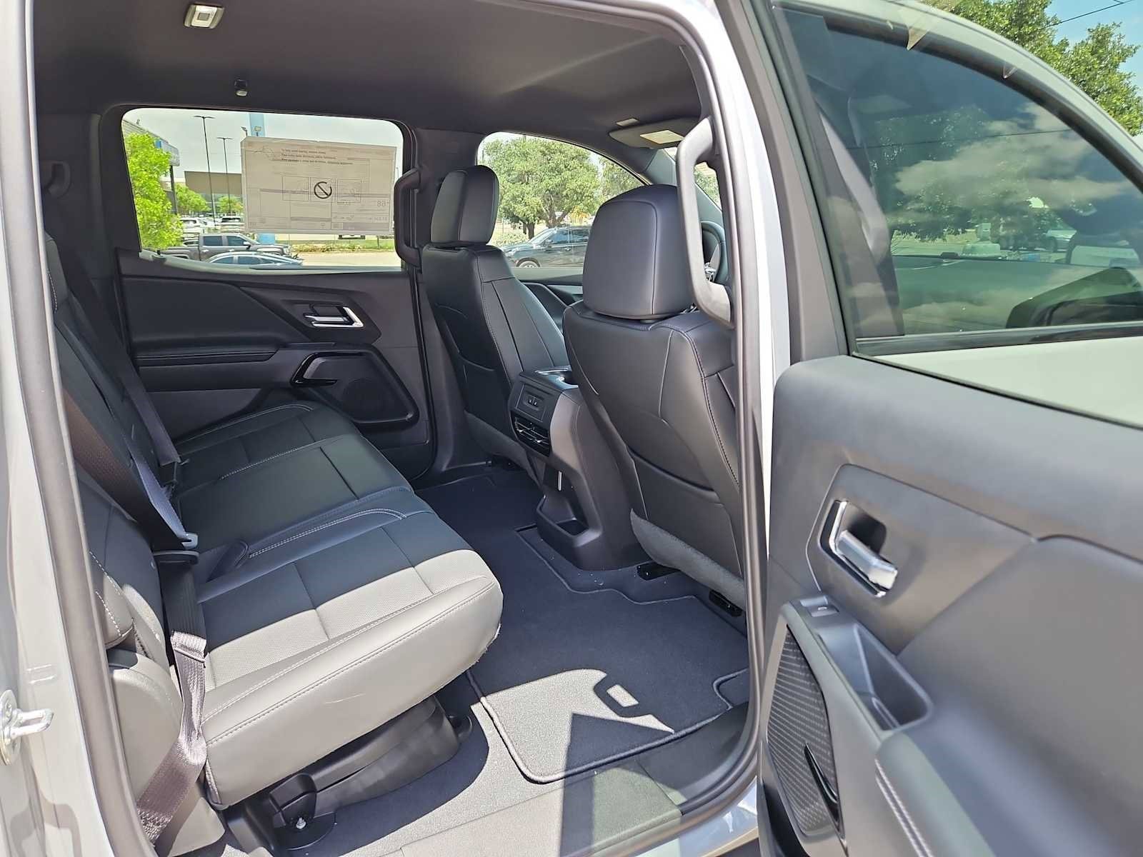 Thumbnail: 2025 Chevrolet Silverado EV - 12