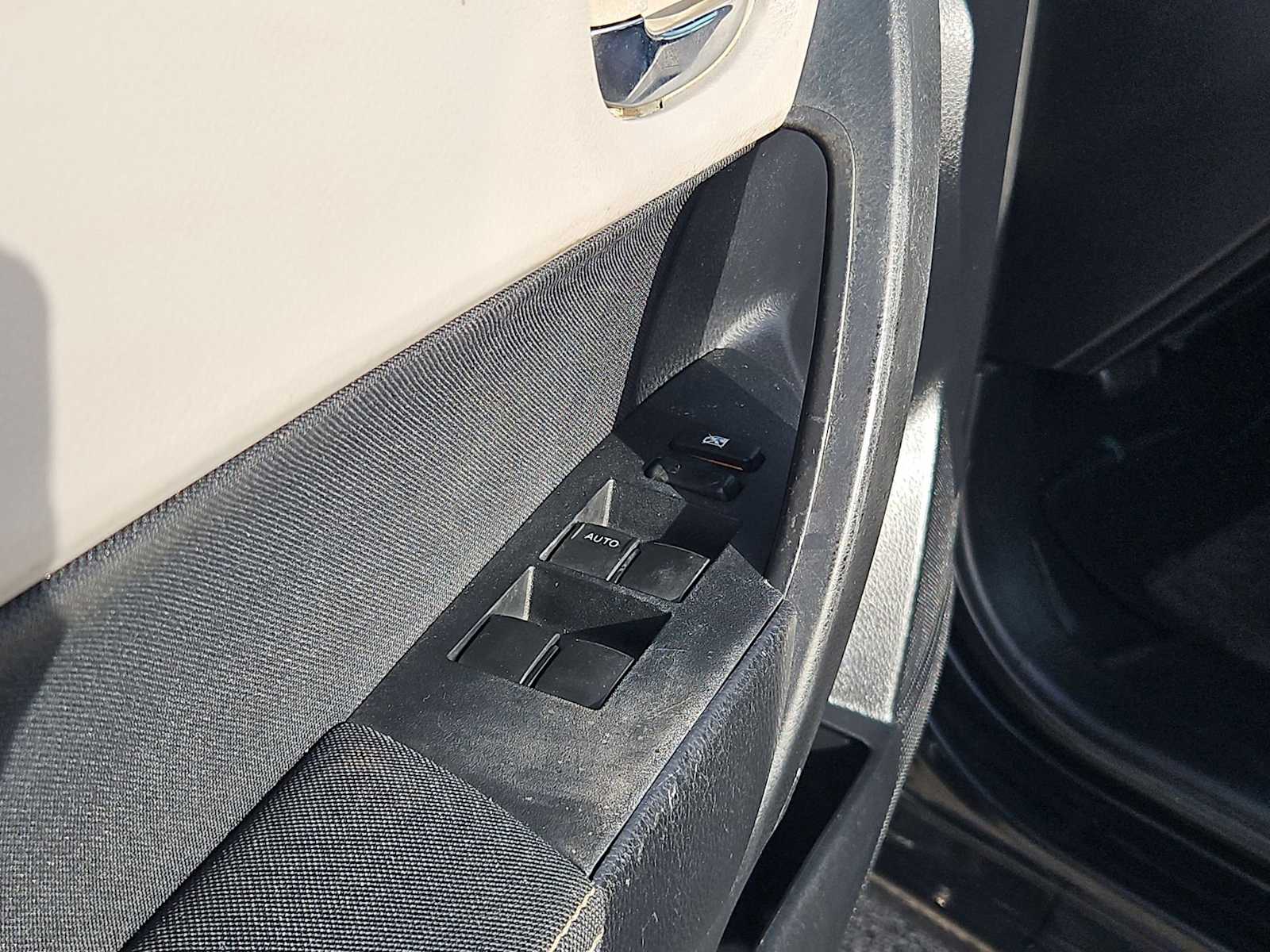 Thumbnail: 2015 Toyota Corolla - 21