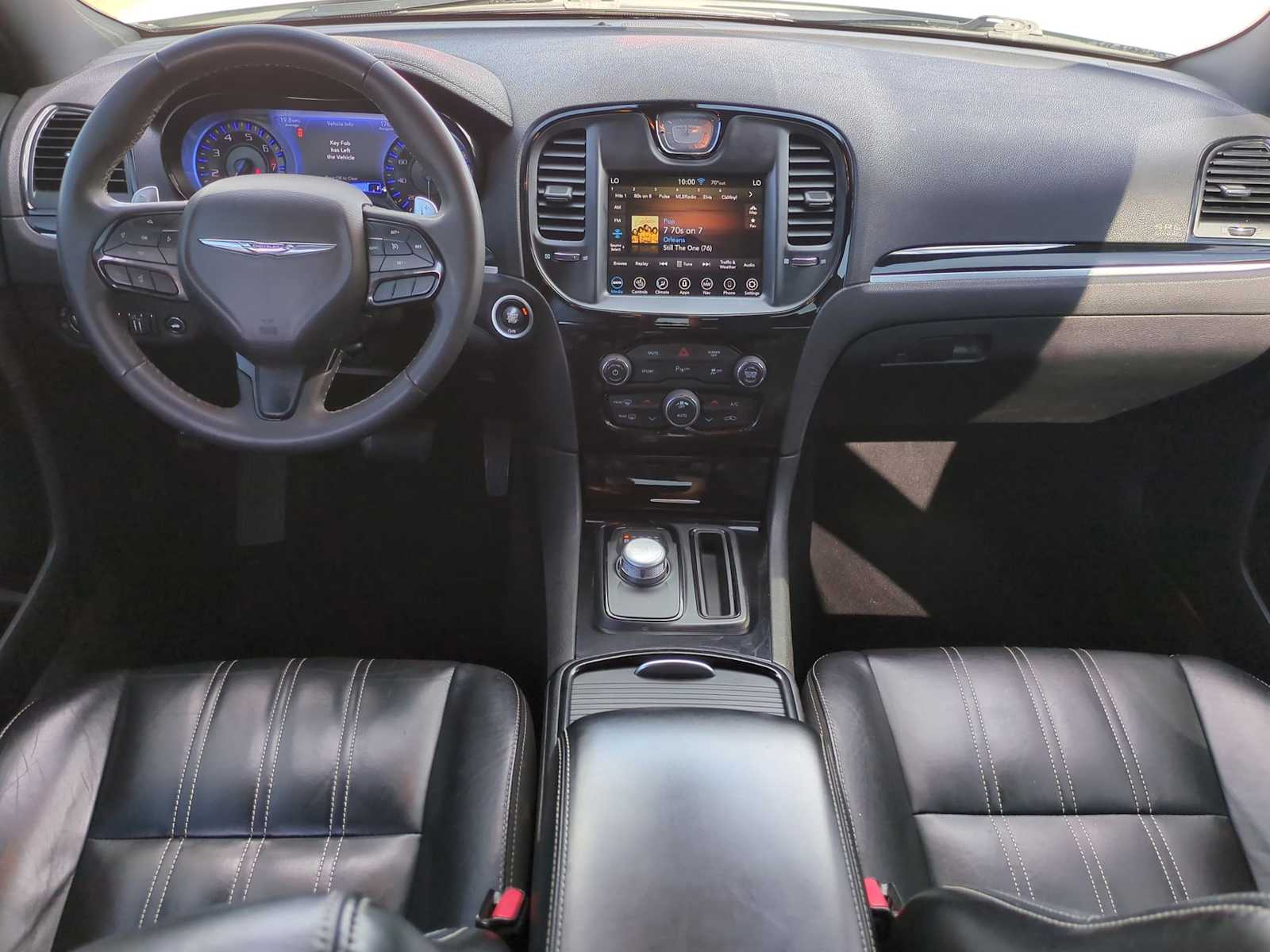 Thumbnail: 2022 Chrysler 300 - 21