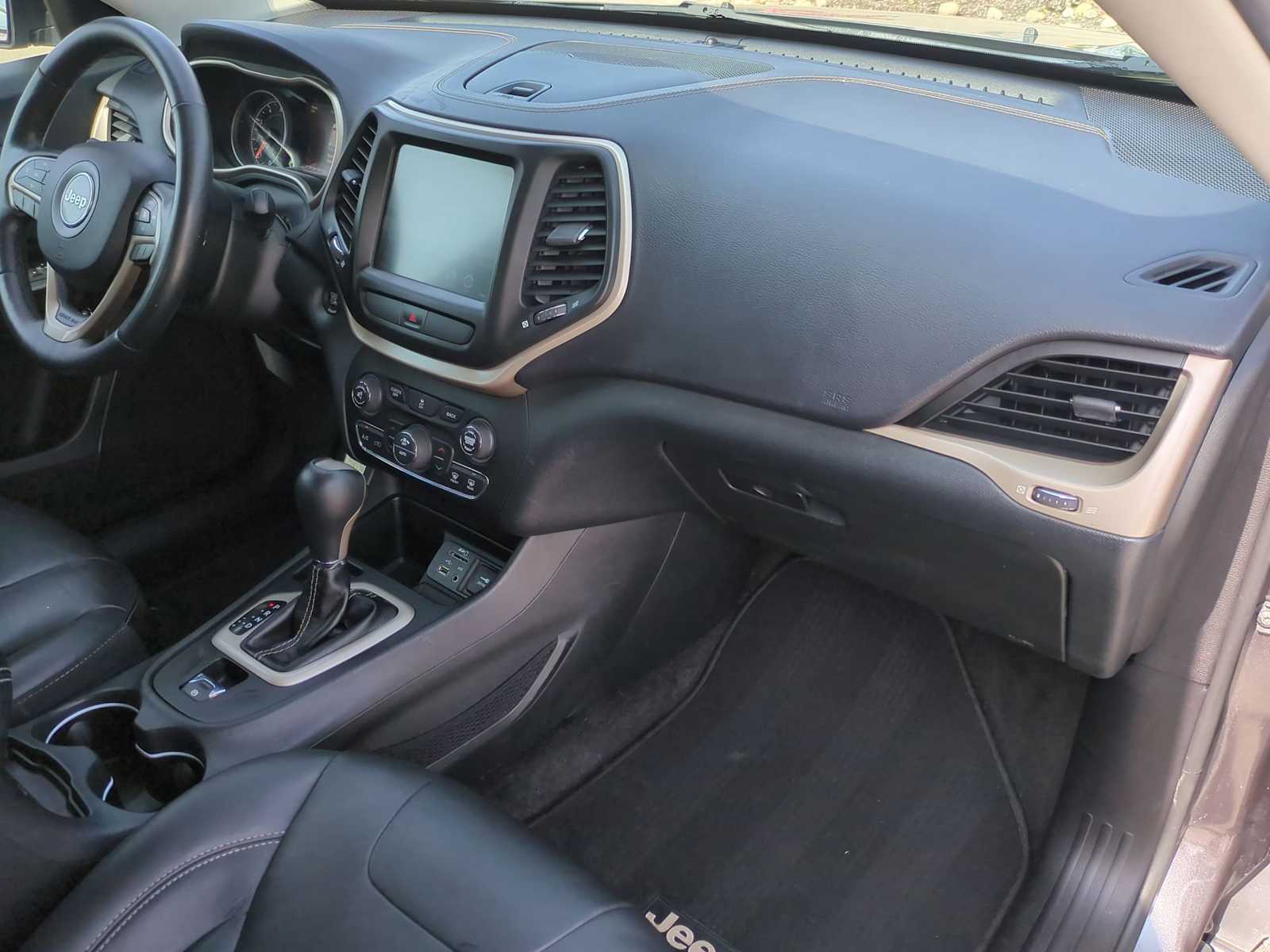 Thumbnail: 2016 Jeep Cherokee - 29