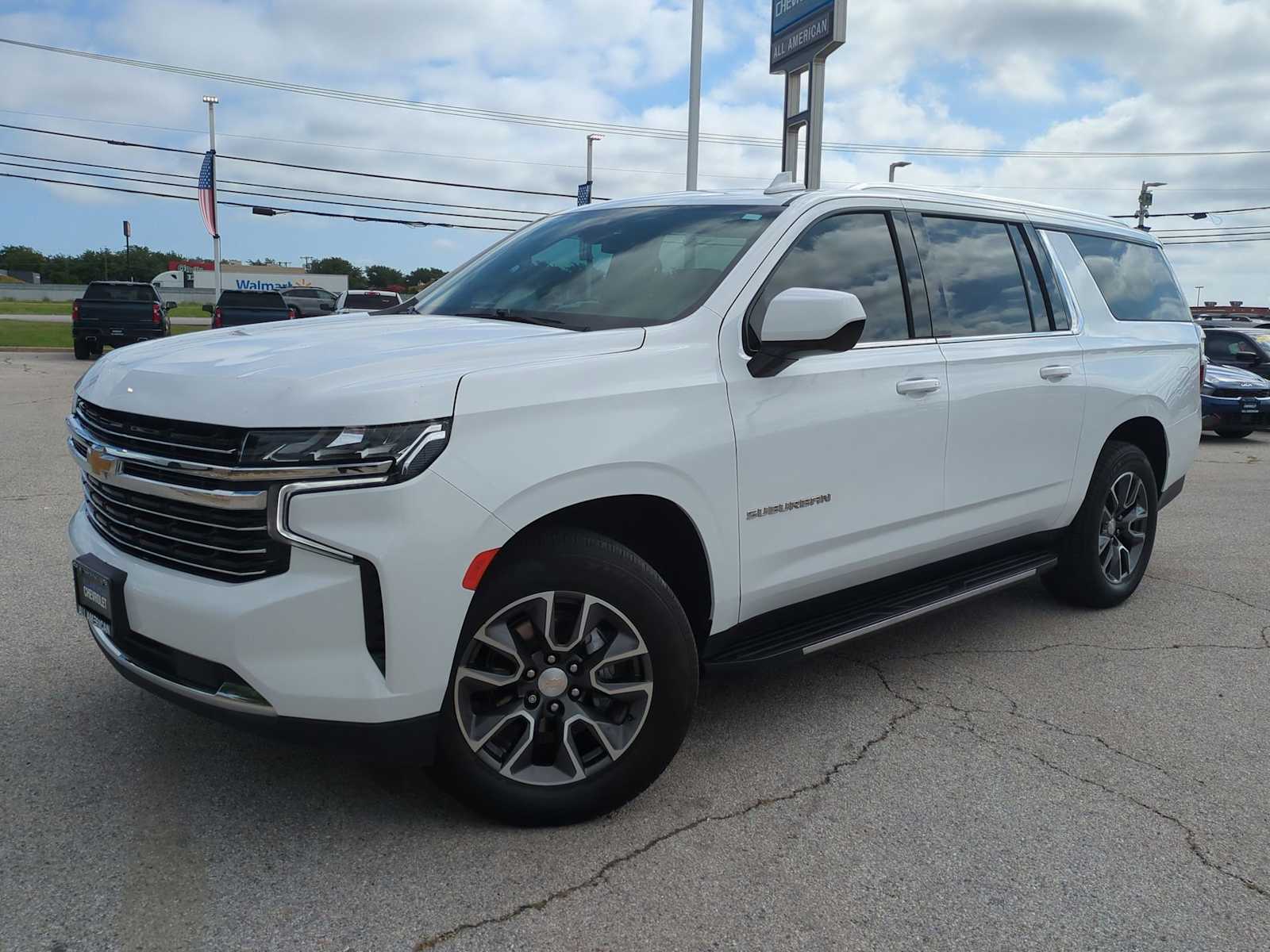 2021 Chevrolet Suburban LT Hero Image