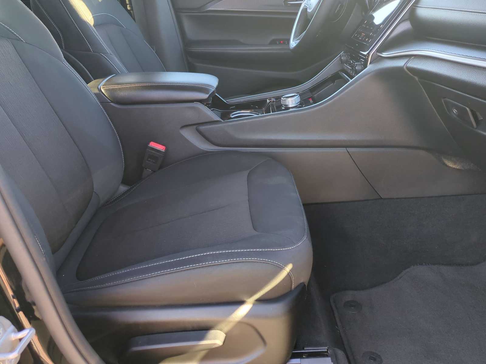 Thumbnail: 2023 Jeep Grand Cherokee L - 27