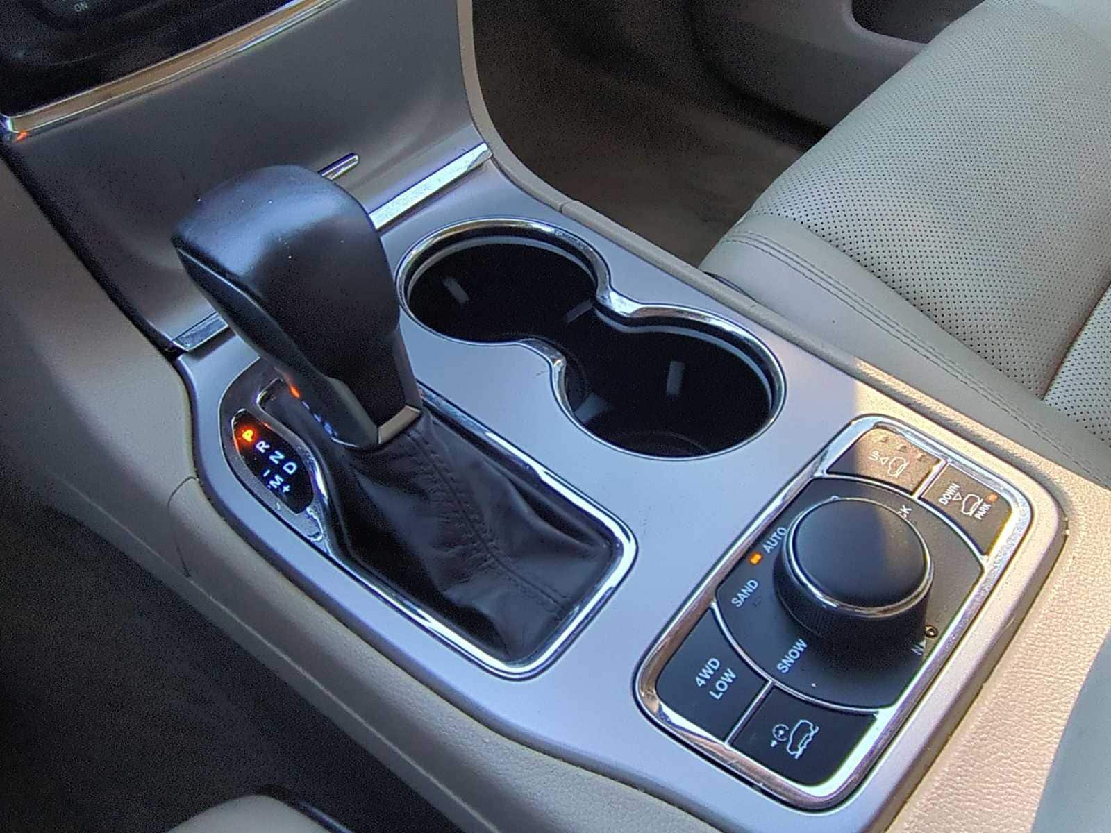 Thumbnail: 2019 Jeep Grand Cherokee - 16