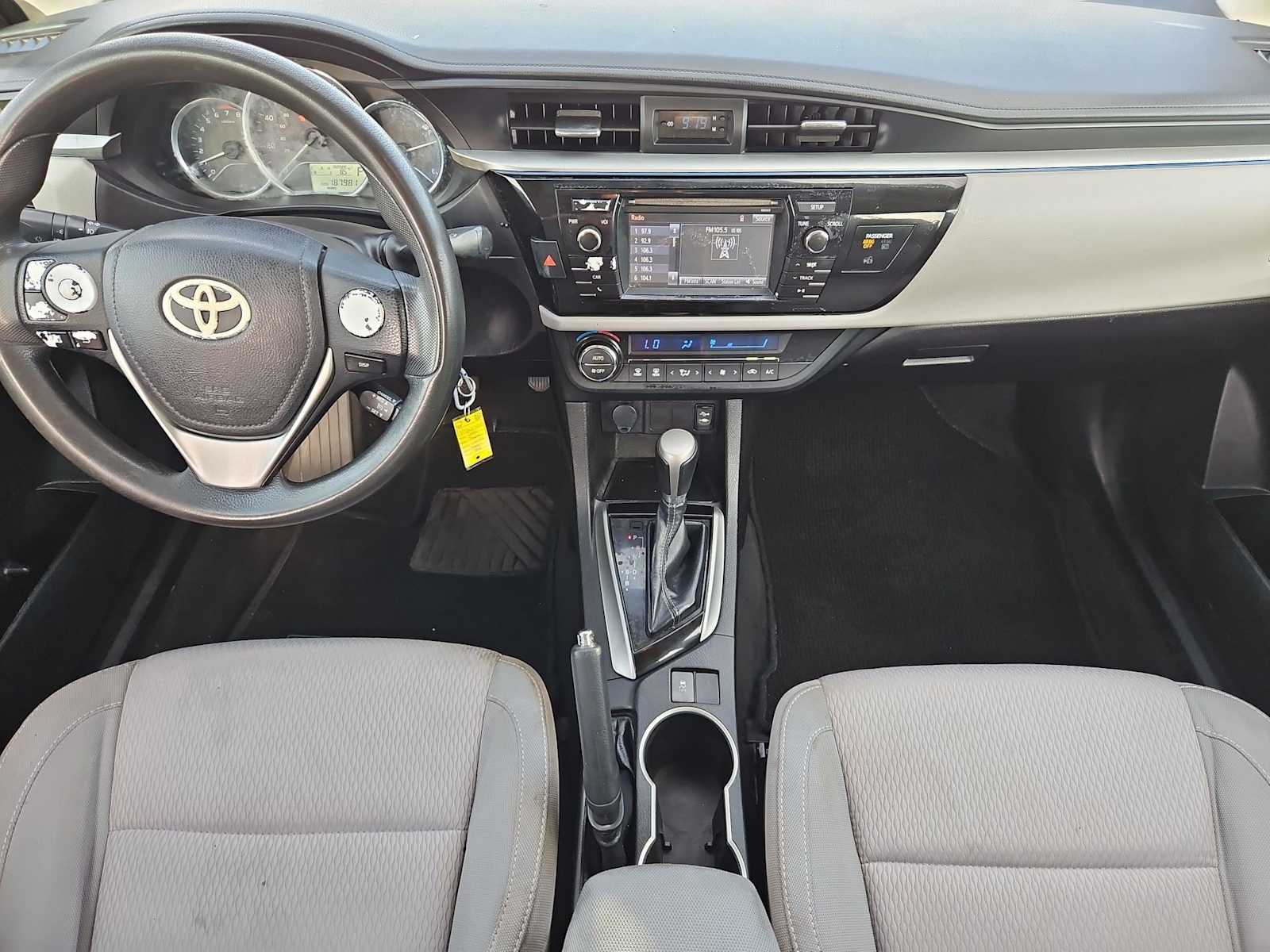 Thumbnail: 2015 Toyota Corolla - 18