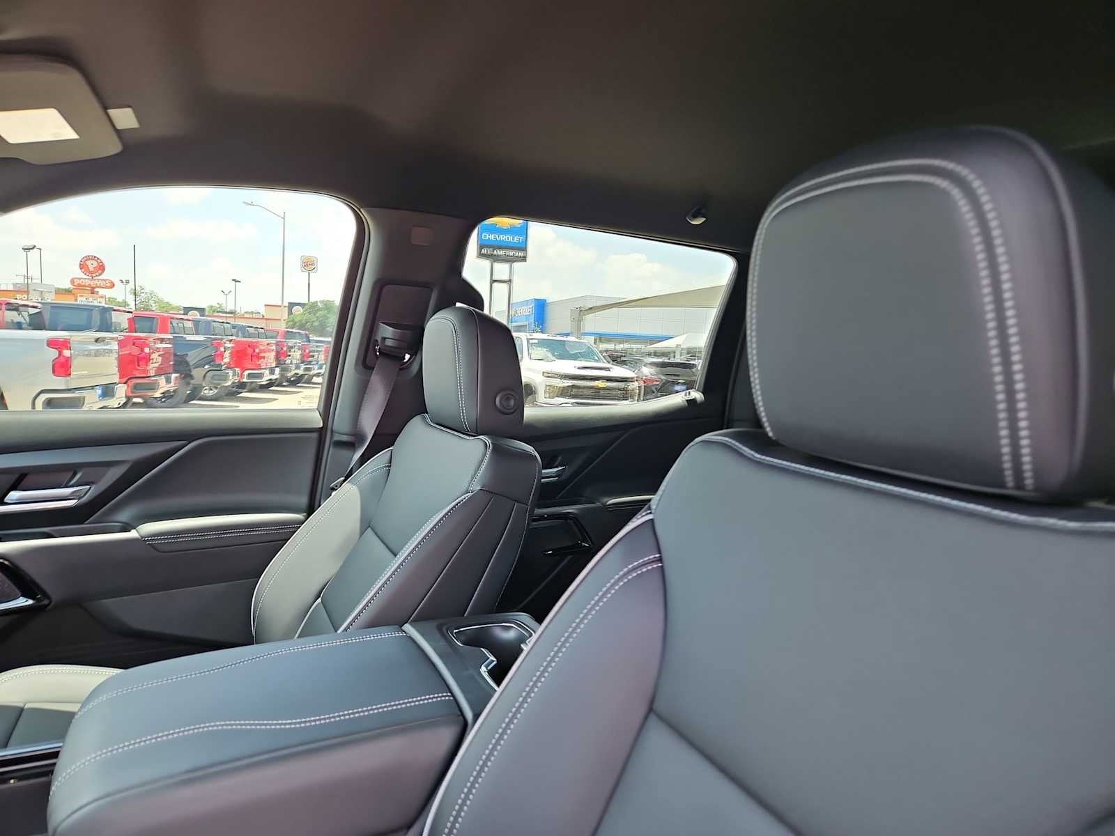 Thumbnail: 2025 Chevrolet Silverado EV - 14