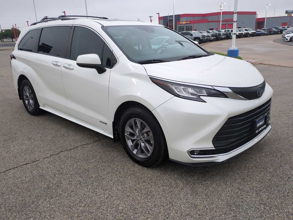 Used 2021 Toyota Sienna XLE