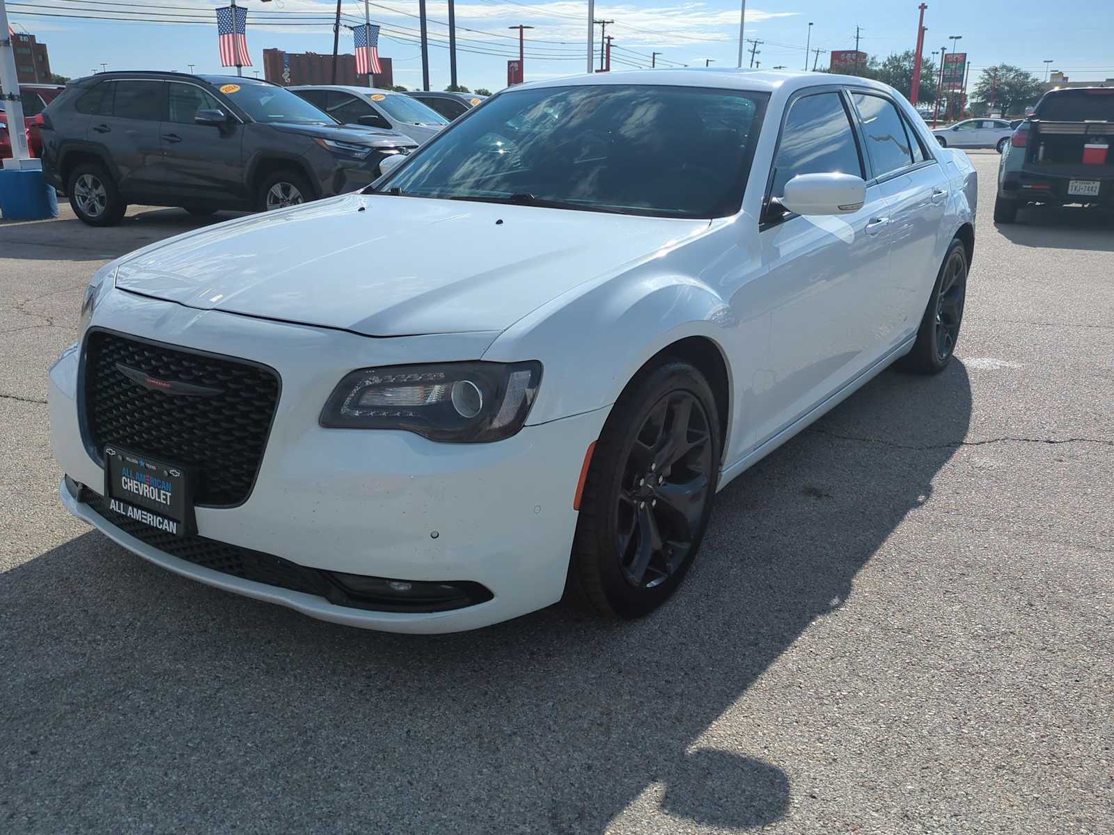 Thumbnail: 2022 Chrysler 300 - 4