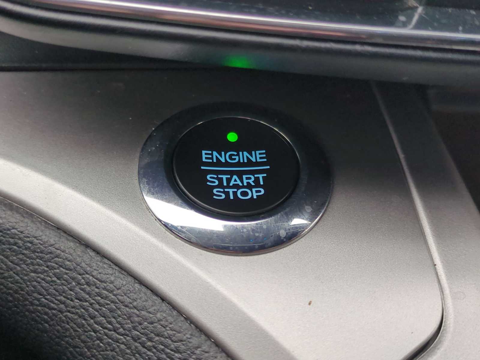 Thumbnail: 2021 Ford Explorer - 16