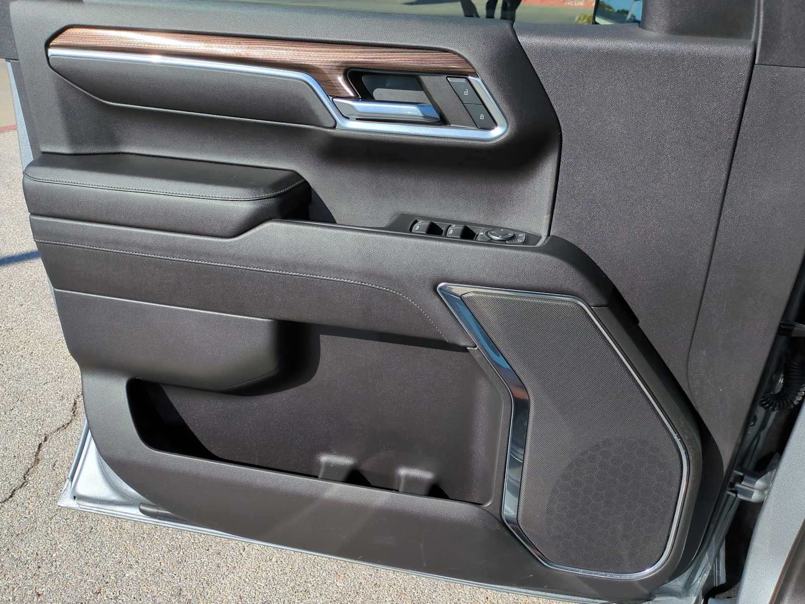 Thumbnail: 2023 Chevrolet Silverado 1500 - 22